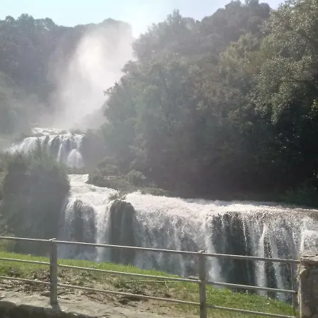 L'abbraccio * Massa Martana